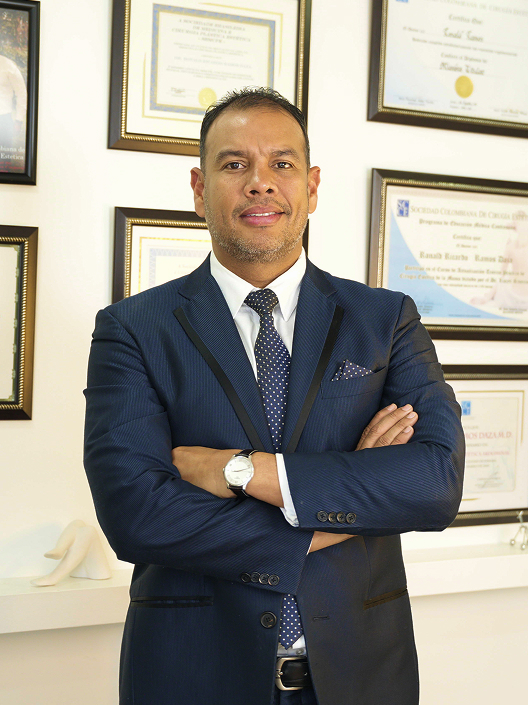 Cirujanos Plásticos en Colombia, Dr. Ronald Ramos, Cirujano Plástico certificado