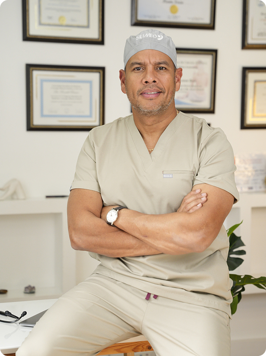 Cirujanos Plásticos en Colombia, Dr. Ronald Ramos, Cirujano Plástico certificado