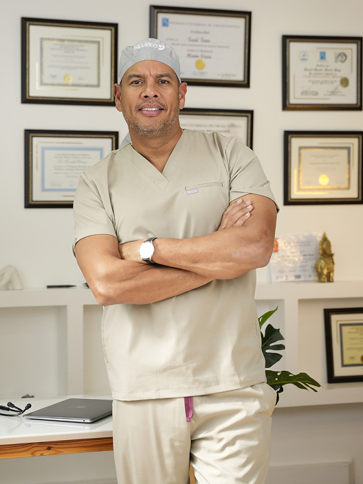 Cirujanos Plásticos en Colombia, Dr. Ronald Ramos, Cirujano Plástico certificado