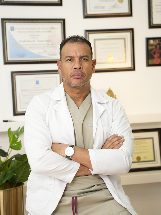 Cirujanos Plásticos en Colombia, Dr. Ronald Ramos, Cirujano Plástico certificado