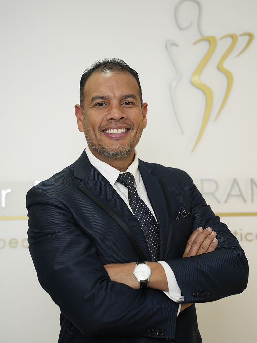 Cirujanos Plásticos en Colombia, Dr. Ronald Ramos, Cirujano Plástico certificado